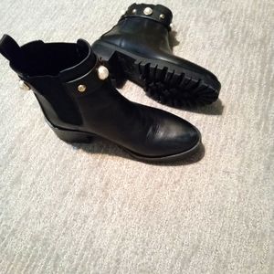 Karl Lagerfeld boots for spring.